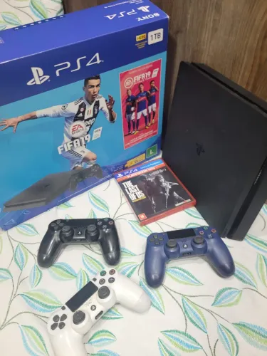 PS4 SLIM,ótimo estado e conservação,apenas UM ANO de uso e limpeza feita e revisão em 2026