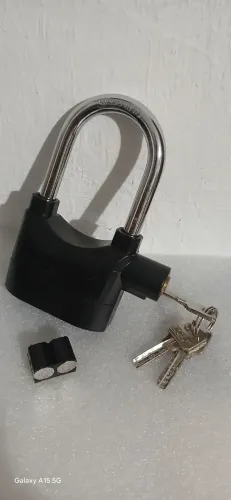 Cadeado com alarme. Novo