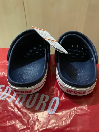 Crocs novo nunca usado tamanho 33