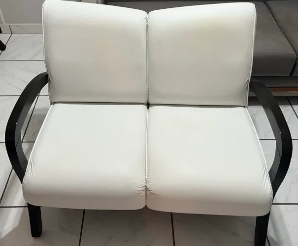     Sofás de Couro Branco - Jogo com 2 Sofás Elegantes