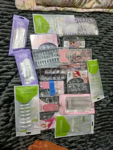 Vende-se 18 caixas de unhas para alongamento é postiça realista