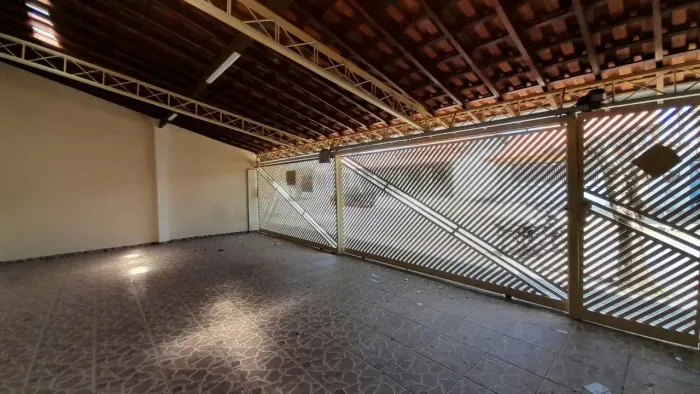 Casa com 5 quartos sendo 1 suíte - Jd Satélite - SJCampos.