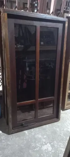 Janelas de madeira basculante 