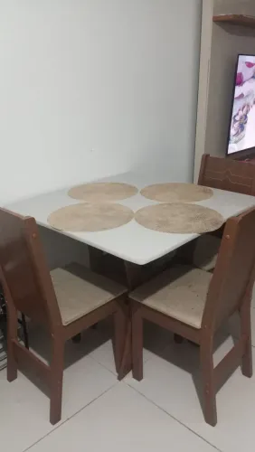 Mesa com cadeiras