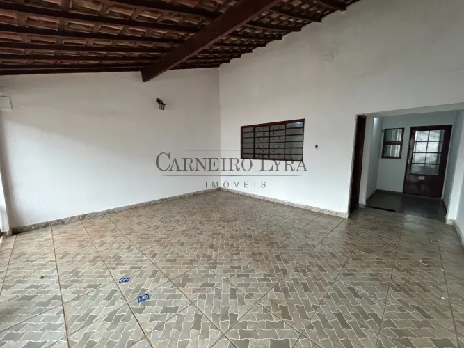 Casa com 2 quartos para locação por R$1.897,50/mês e à venda por R$300.000 - Jd Santa Rosa