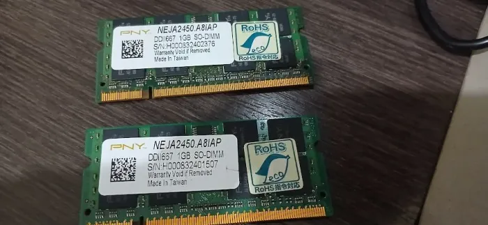 Memoria ram de notebook ddr2 1gb cada pente total 2gb frequencia 667