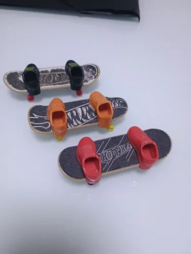 3 skates de dedo hotweels