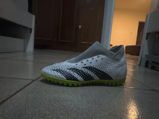 Chuteira society predador adidas 