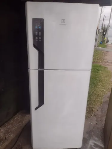 Vendo geladeira Electrolux frost free funcionando perfeitamente em excelente