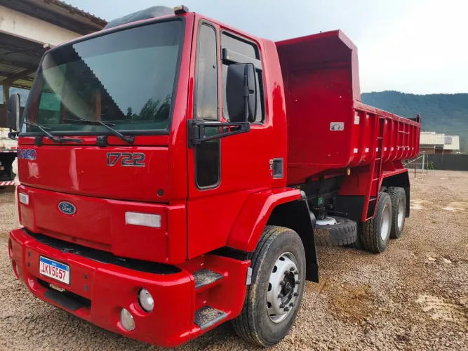 Caminhão Ford cargo 1722 6X2 Caçamba