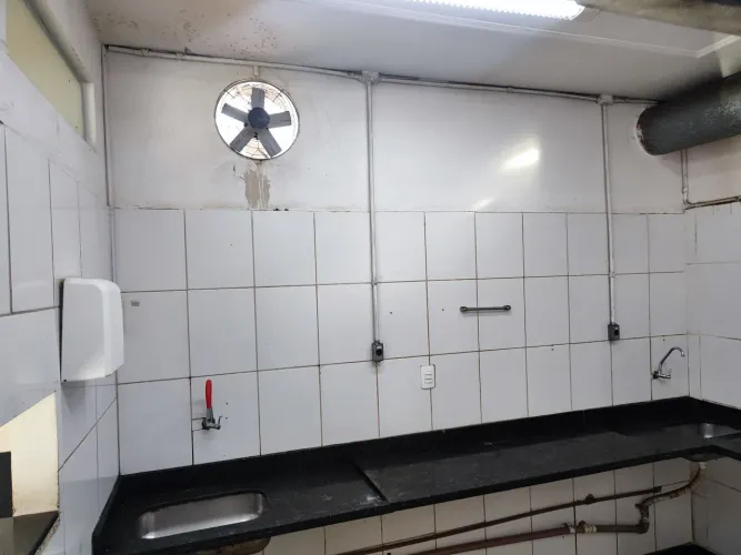 Tenho ventilador exaustor, coifa , mesas cadeiras , castelo ót. local 3.159,ZAP *