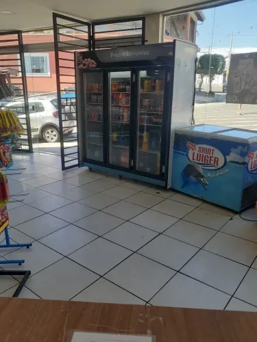 Vendo maquinarios pra padaria e mini mercado 