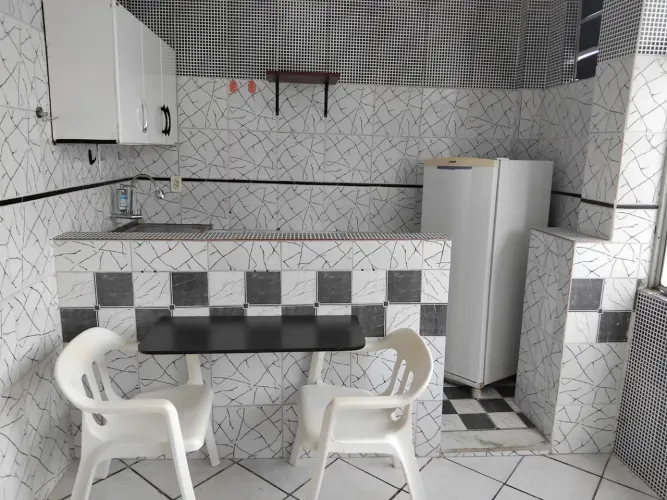 KITNET QUARTO E SALA MOBILIADO NA PITUBA - A 200M DA PRAIA