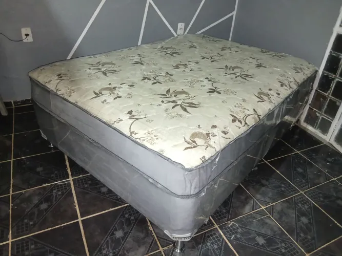 CAMA NOVA DE CASAL DE MOLAS E ESPUMA BEM CONFORTAVEL ALTA