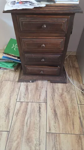Mesa de canto com gaveta