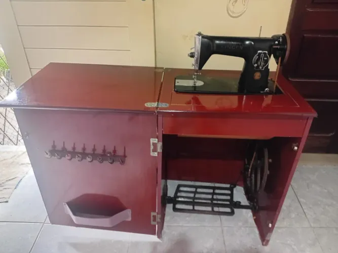 Máquina de Costura Singer 