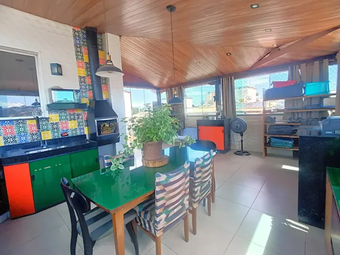 Cobertura Três quartos sendo um suíte, varanda gourmet, portaria 24hrs no Bairro Jardim Ri