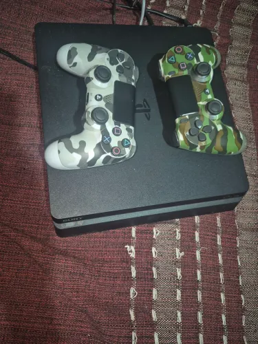PS4 slim 500gb 2 controles