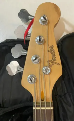 Baixo estilo jazz bass
