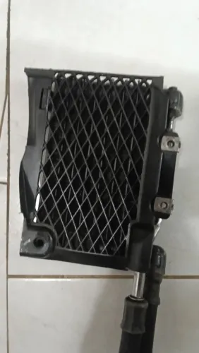 Radiador de óleo d Honda XRE300 original usado