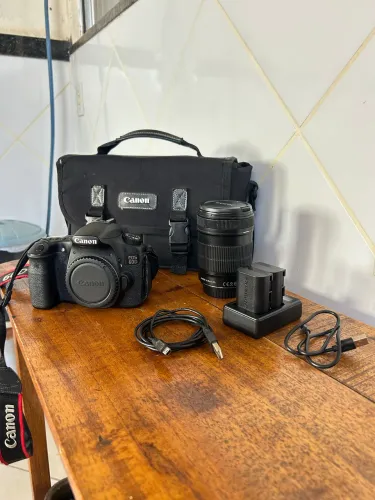Vende-se câmera Canon EOS 60D