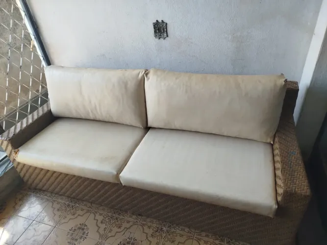 Móvel de rattan muito bom ( mas almofadas  desgastadas)
