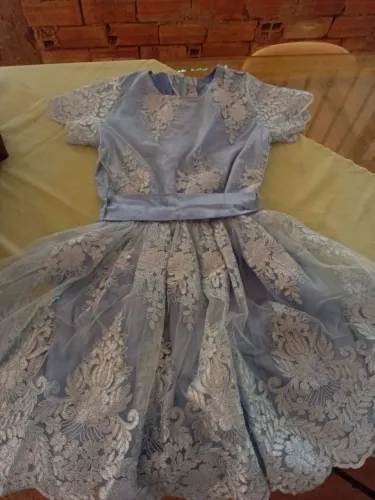 Vestido novo usado só uma vez veste 11 até 14 anos