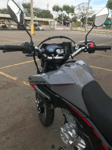 Vendo moto pouco rodada 4 mil KM