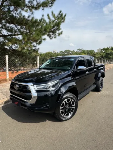 Toyota Hilux CD SRX Plus 4X4 2.8 TDI Die. Aut. 2024