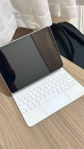 iPad Pro 11" M2 (4ª Geração | 2022) 256 GB + Magic Keyboard Original Apple