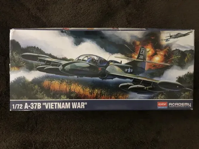 Plastimodelismo 1/72 A-37B Vietnam War