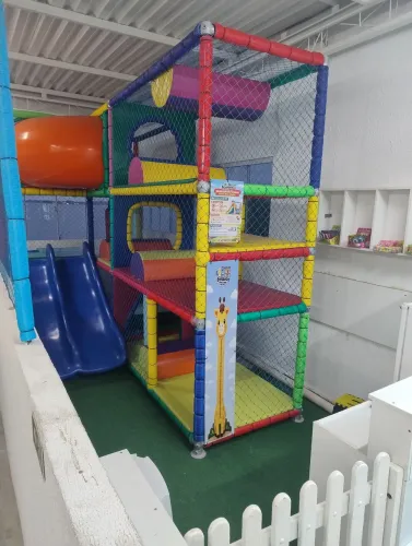 Vendo brinquedos para espaço kids