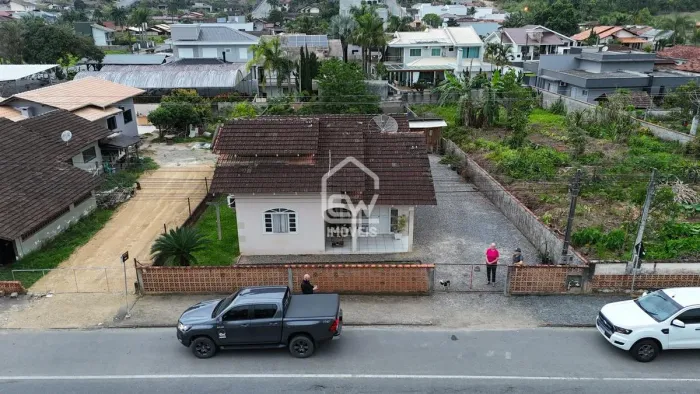 Terreno com Casa, Ótima Localização em Massaranduba, SC