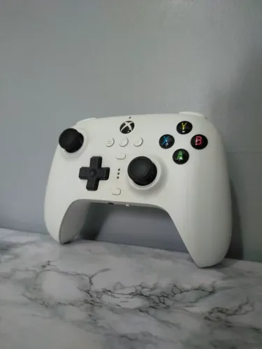 8BitDo Ultimate Wired Xbox usado (paddle esquerdo mal contato)