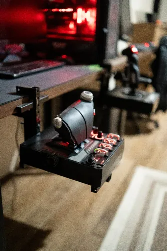 Joystick Logitech X56 Hotas + Suporte de Brinde