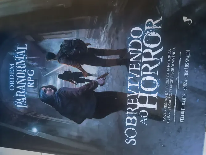 2 livros semi novos de ordem paranormal 