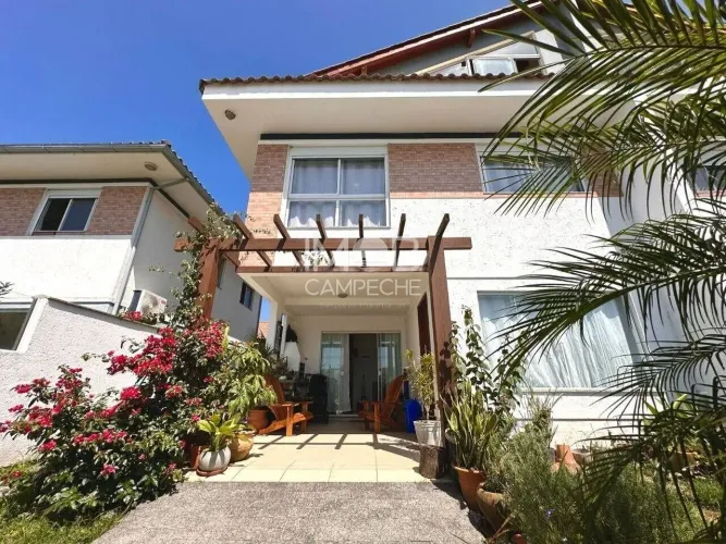 Casa 4 dormitórios (2suítes), 166m² área construída nos Açores - Florianópolis/SC