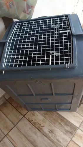 Vendo caixa de transporte ótimo estado