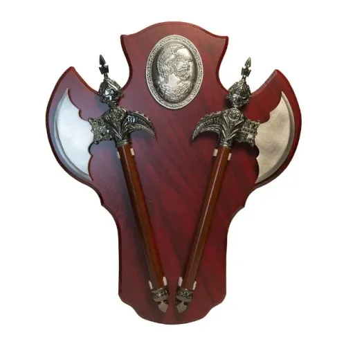 Brasão Decorativo Medieval César Com Dois Machados Cruzados