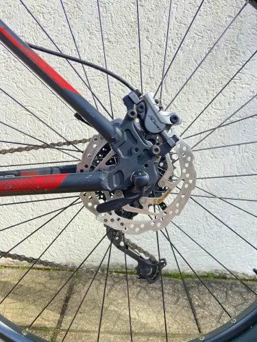 Bicicleta Caloi Explorer aro 29 | Grupo Shimano Alivio | RockShox