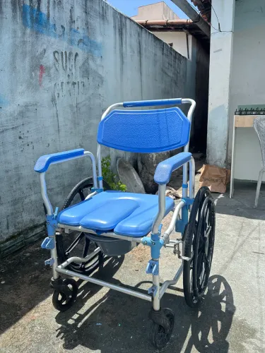 Cadeira de banho com rodas