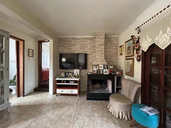 Casa à venda no Fátima, Pelotas: 249m², 3 quartos, ambientes amplos, lareira e churrasquei