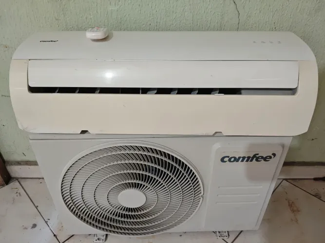 Ar condicionado Comfee 9000 BTUs só frio 