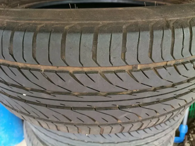 Vendo 4 pneus aro 16 nas medidas 205/55/16. Pouquíssimo usado, em perfeito estado.