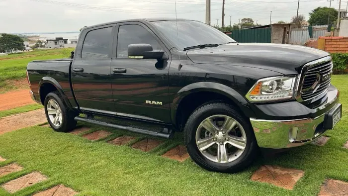 Ram Classic Laramie 5.7 V8 16V Gasolina 4X4 Aut. 2023