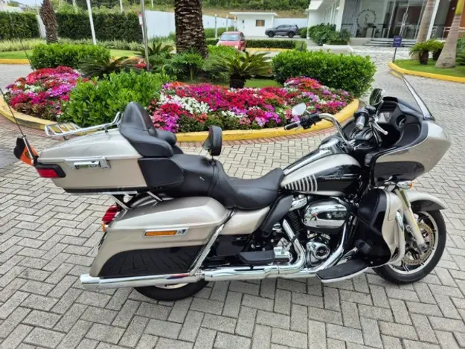 Harley Davidson Road Glide Ultra 2018 impecável.