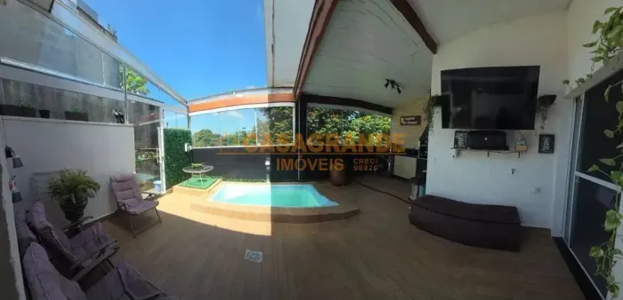 Casa à venda com 3 quartos - Piscina - Condominio Terra Nova