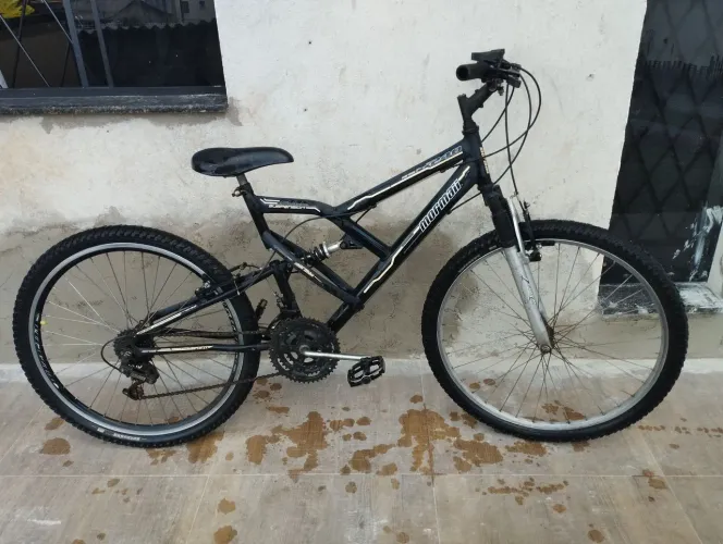 Bicicleta com 2 amortecedores