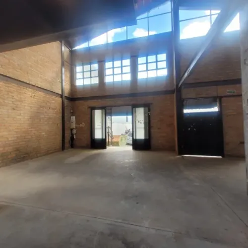 Espaço Comercial com 425m² no bairro Vitorino Braga