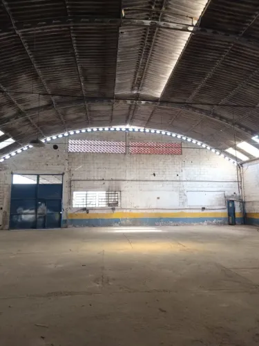 ÓTIMO GALPÃO EM RUA SEM SAIDA - 1.000 M2 - ÁREA CONSTRUIDA 725 m2500M2